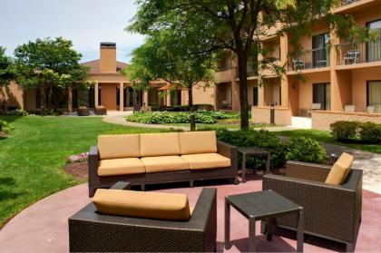 Courtyard Detroit Metro Airport Romulus - image 9