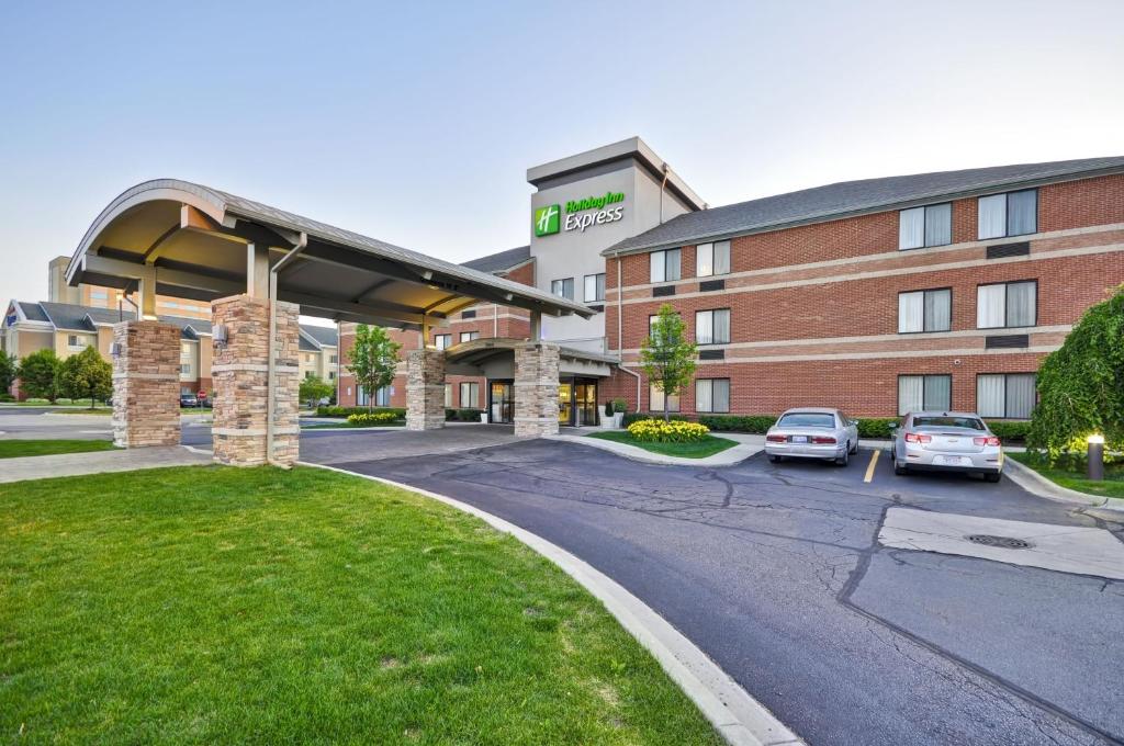 Holiday Inn Express Romulus / Detroit Airport an IHG Hotel - main image