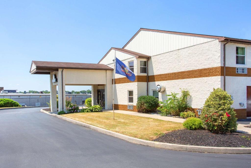 Days Inn by Wyndham Lancaster PA Dutch Country - image 6