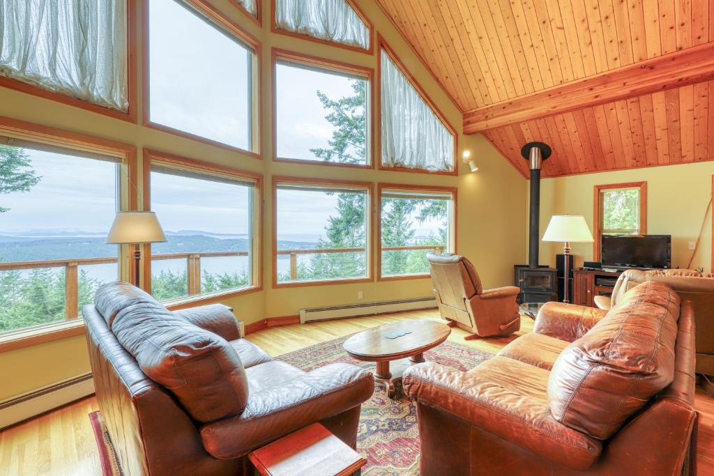 2 Bed 2 Bath Vacation home in Orcas Island - main image