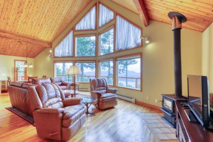 2 Bed 2 Bath Vacation home in Orcas Island - image 9