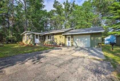 4  Season Home with Fire Pit Walk to Higgins Lake Michigan