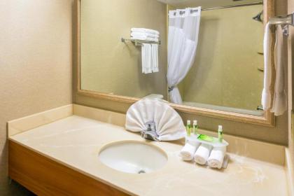 Holiday Inn Express Roseburg an IHG Hotel - image 13