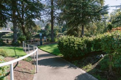 Riverfront Inn Roseburg - image 15