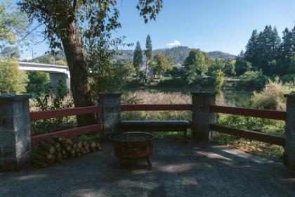 Riverfront Inn Roseburg - image 3