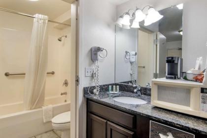 Quality Inn Central Roseburg - image 3