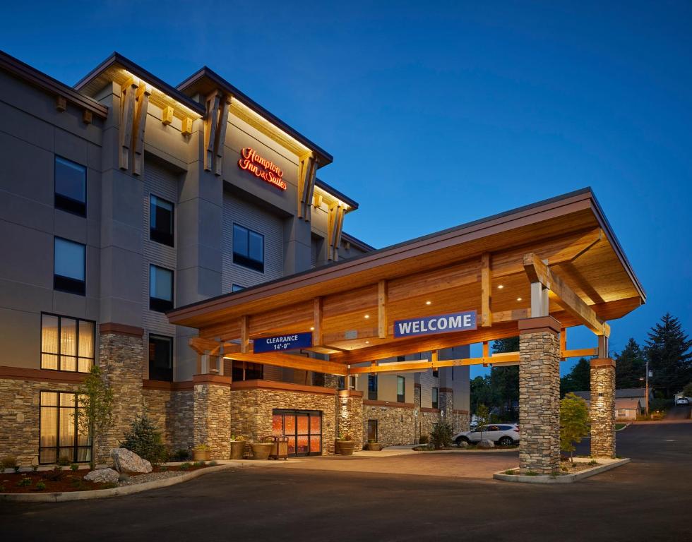 Hampton Inn & Suites Roseburg - main image