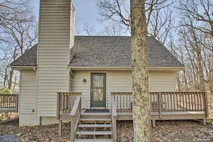 Cozy Wintergreen Cabin Near Mountain Inn and Slopes! - image 2