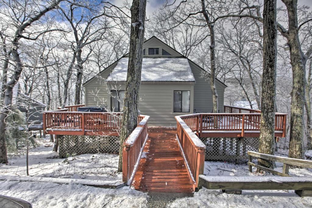 Wintergreen Home with Hot Tub Deck and Mountain Views - main image