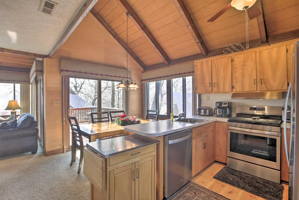 Wintergreen Home with Hot Tub Deck and Mountain Views - image 7