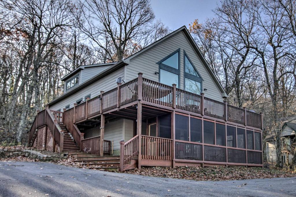 Blue Ridge Home with Mtn Views and On-Site Skiing! - image 4