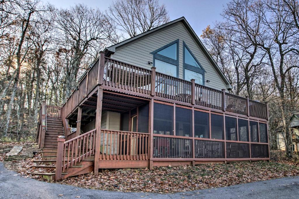 Blue Ridge Home with Mtn Views and On-Site Skiing! - image 5