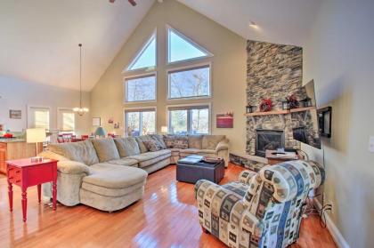 Blue Ridge Home with Mtn Views and On-Site Skiing! - image 9