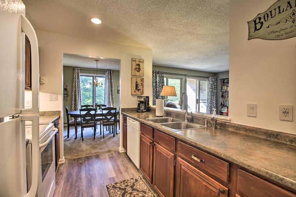 Pet-Friendly Condo Less Than 2 Mi to Ski Wintergreen! - image 6