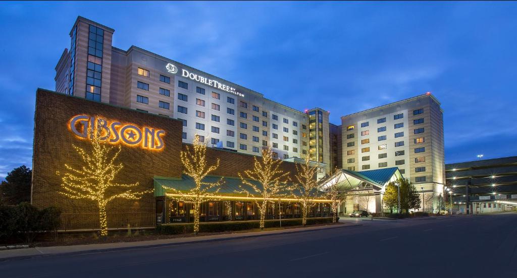 DoubleTree by Hilton Chicago O'Hare Airport-Rosemont - main image