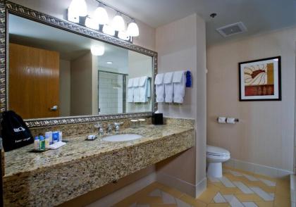 DoubleTree by Hilton Chicago O'Hare Airport-Rosemont - image 6