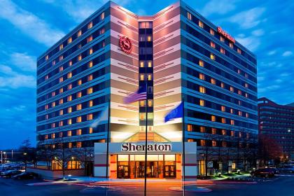 Sheraton Suites Chicago O'Hare - image 9