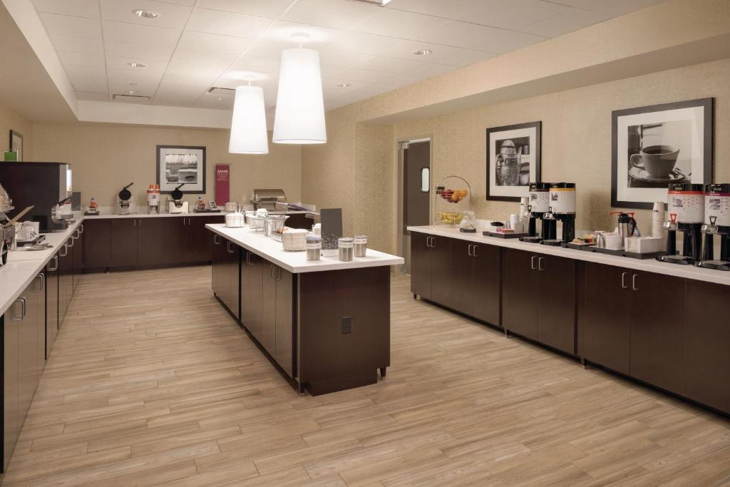 Hampton Inn & Suites Rosemont Chicago O'Hare - image 5