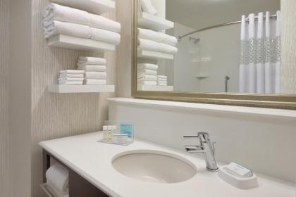 Hampton Inn & Suites Rosemont Chicago O'Hare - image 6