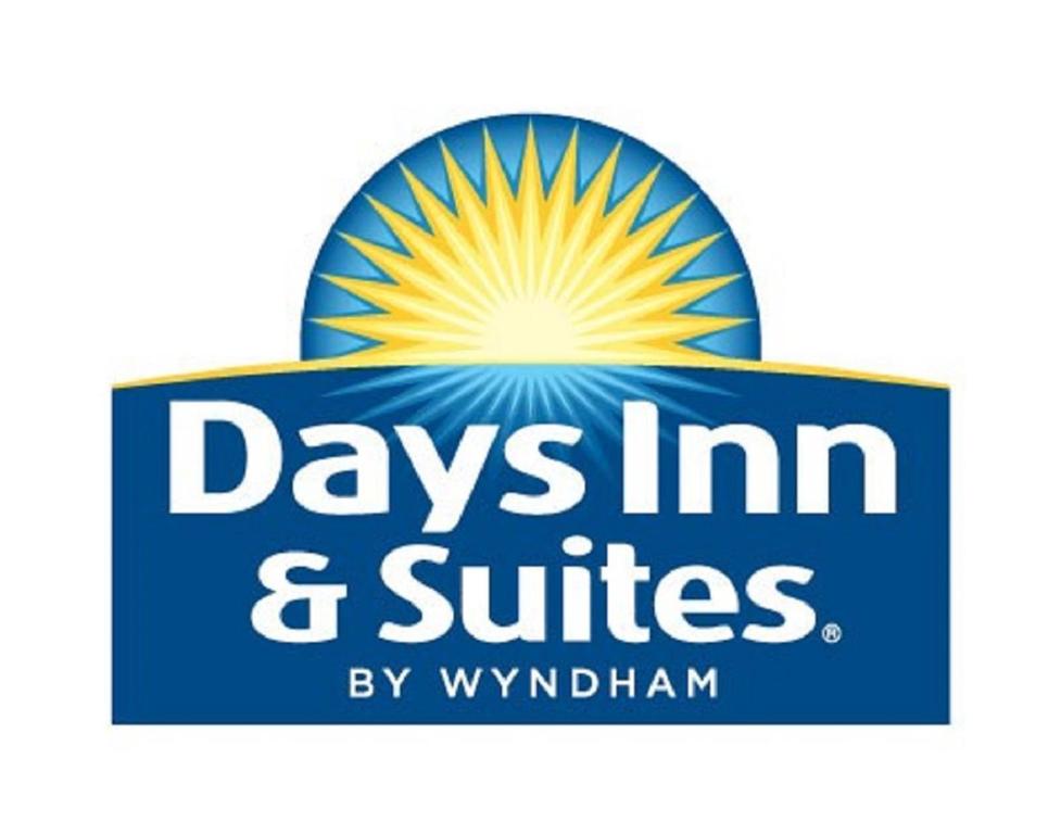 Days Inn by Wyndham Rosenberg - image 2