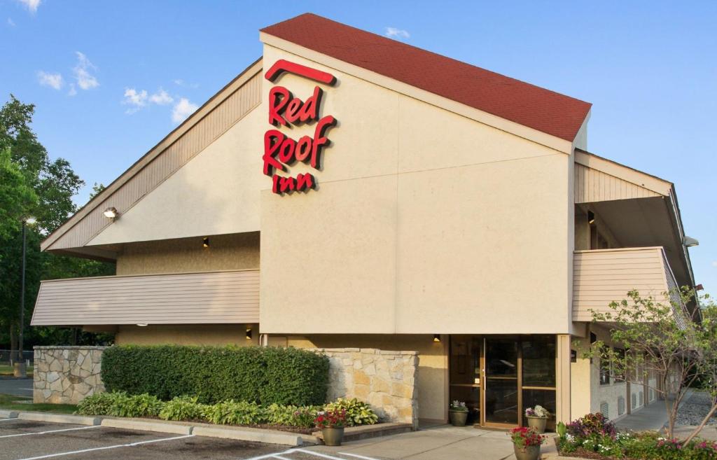 Red Roof Inn Detroit - St Clair Shores - image 2