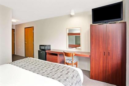 Microtel Inn & Suites by Wyndham Detroit Roseville - image 13