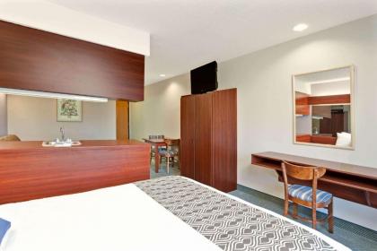 Microtel Inn & Suites by Wyndham Detroit Roseville - image 2