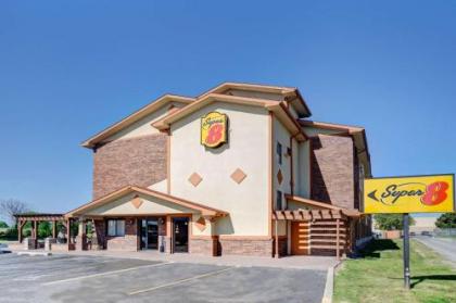 Super 8 by Wyndham Roseville/Detroit Area