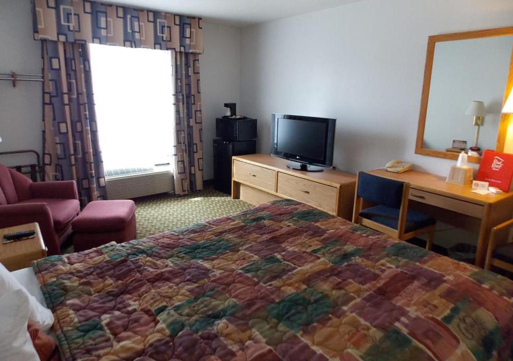 Norwood Inn and Suites - Roseville - image 2