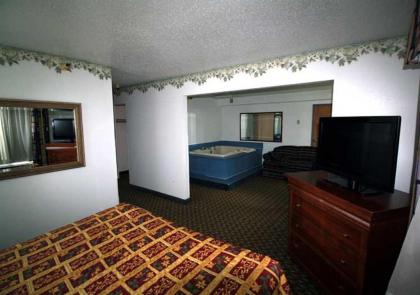 Norwood Inn and Suites - Roseville - image 7