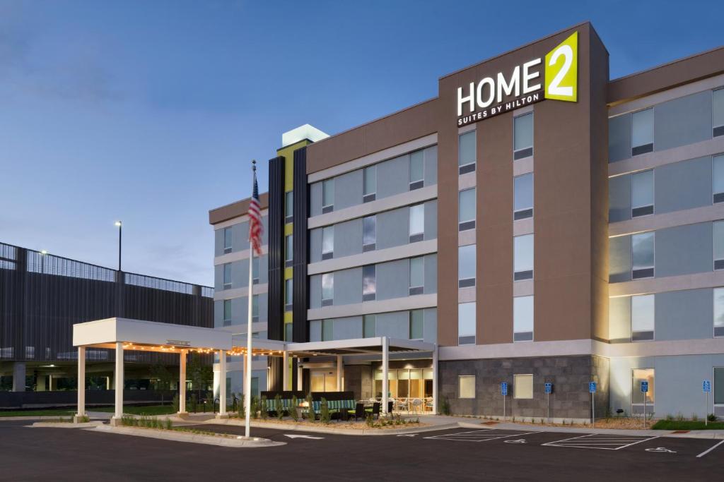 Home2 Suites by Hilton Roseville Minneapolis - main image