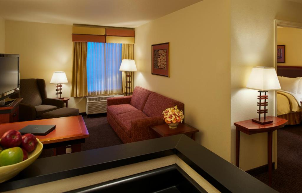 Larkspur Landing Roseville-An All-Suite Hotel - image 4