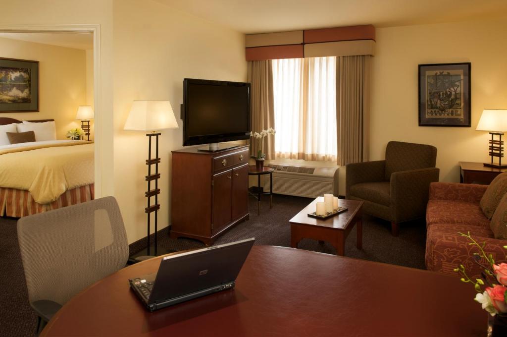 Larkspur Landing Roseville-An All-Suite Hotel - image 5