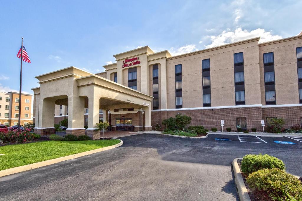 Hampton Inn & Suites Toledo-Perrysburg - image 2