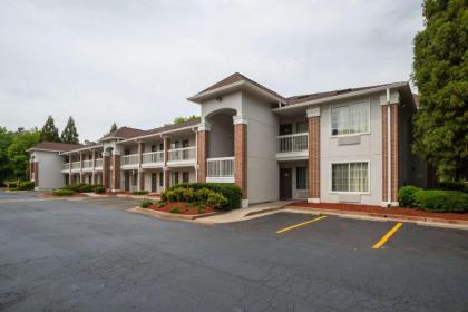 Motel 6 Roswell - Atlanta - image 1