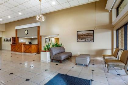 Clarion Inn & Suites - image 4