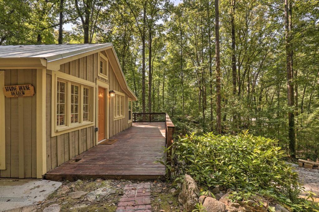 Private Cabin with Deck 25 Miles from Atlanta! - image 2