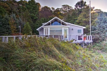 Lakefront Montague Cottage on a Private Beach! - image 15