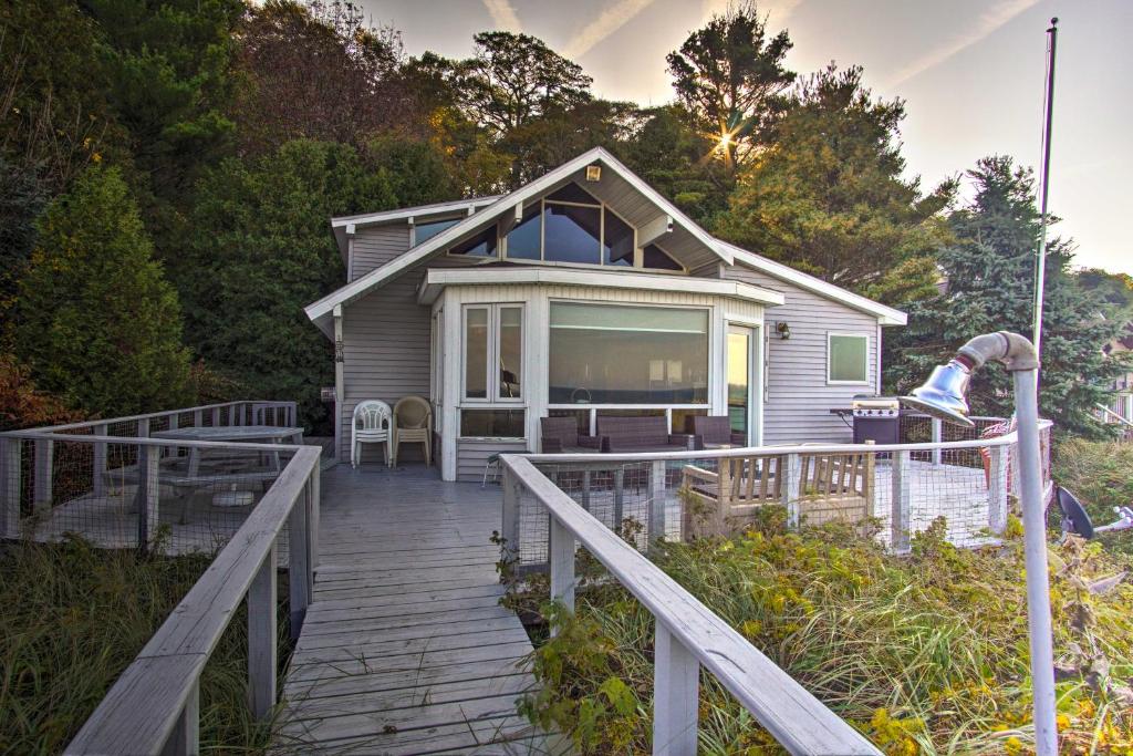 Lakefront Montague Cottage on a Private Beach! - image 6