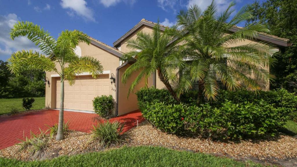 Rent this Luxury 5 Star Villa on Charlotte Harbor Charlotte County Villa 1001 - image 7