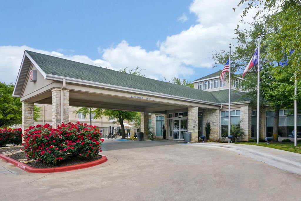 Hilton Garden Inn Austin Round Rock - image 2