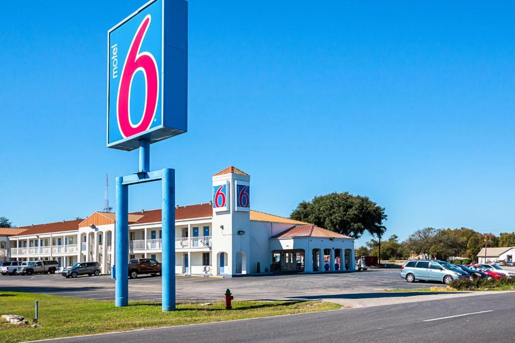 Motel 6-Round Rock TX - main image