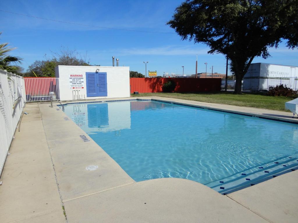 Motel 6-Round Rock TX - image 6