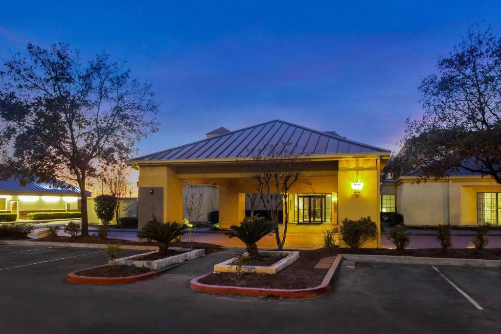 La Quinta by Wyndham Round Rock North - main image