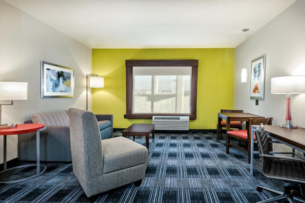 Holiday Inn Express & Suites Round Rock Austin North an IHG Hotel - image 6