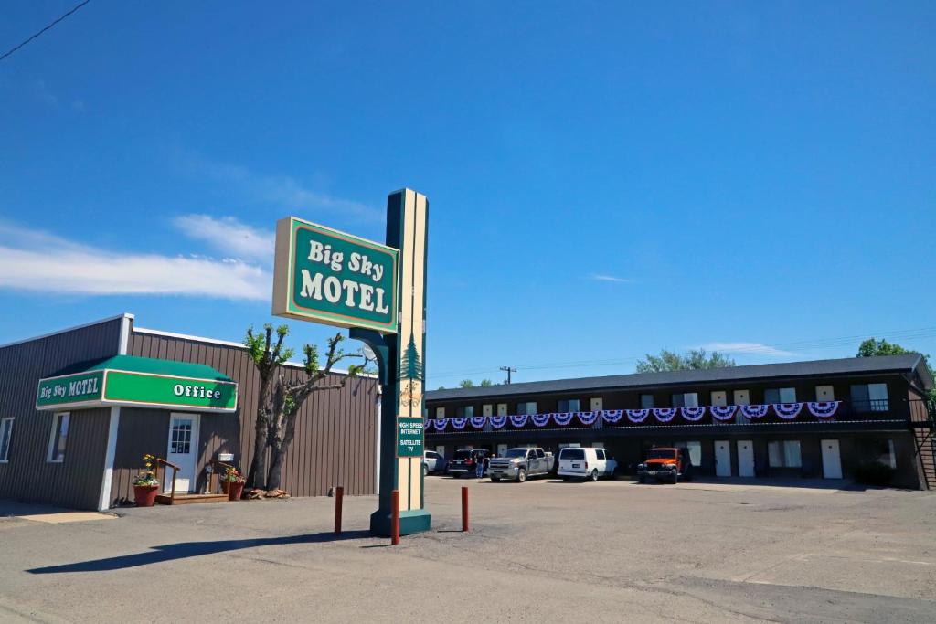 Big Sky Motel - main image