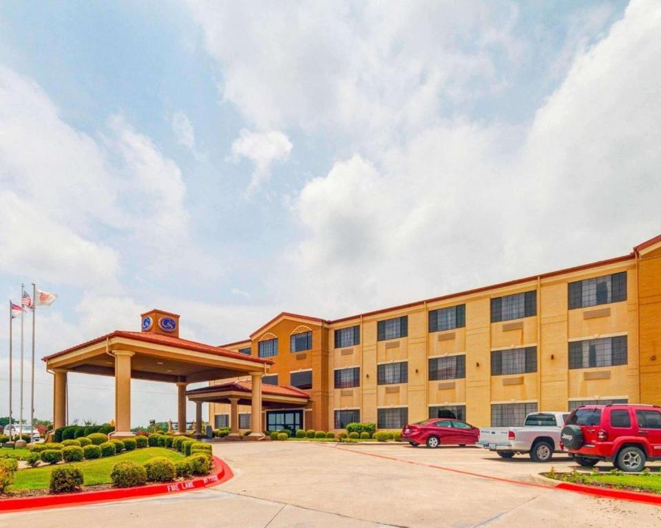 Comfort Suites Lake Ray Hubbard - main image