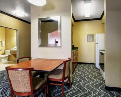 Comfort Suites Lake Ray Hubbard - image 12