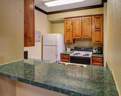 Comfort Suites Lake Ray Hubbard - image 14