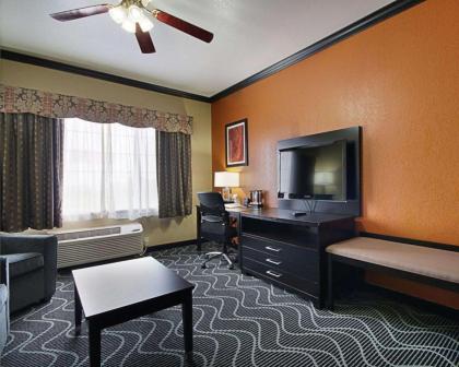 Comfort Suites Lake Ray Hubbard - image 4